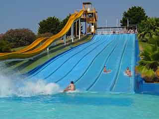  إسبانيا:  Catalunya:  
 
 Aquopolis waterpark in La Pineda